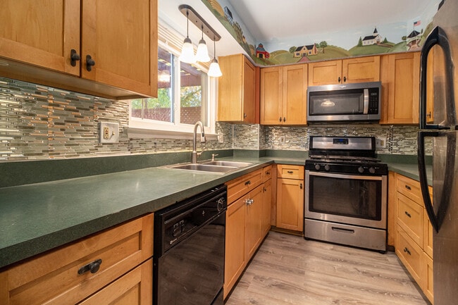 Building Photo - 5836 New Meadow Dr