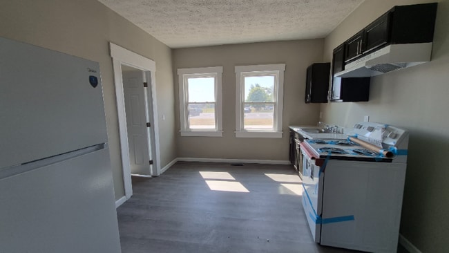 Building Photo - 912 Riverview Terrace