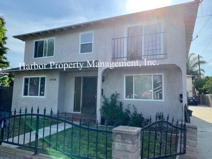 Foto principal - 25308 Cypress St