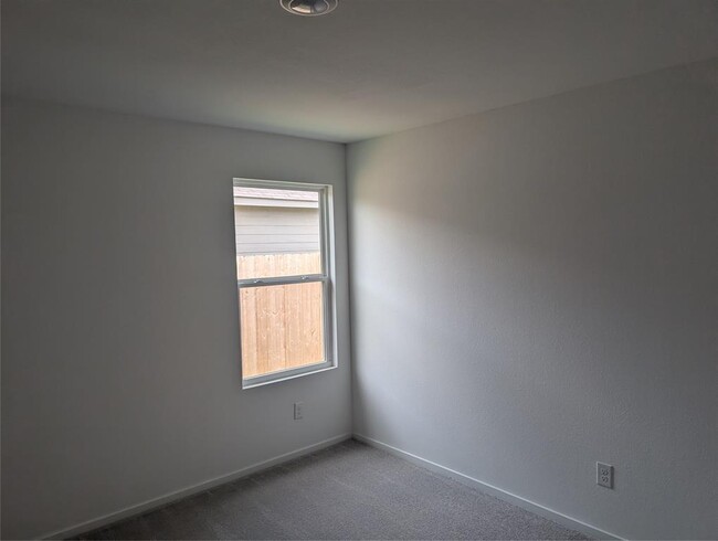 Foto del edificio - 25508 Roy Rogers Rd