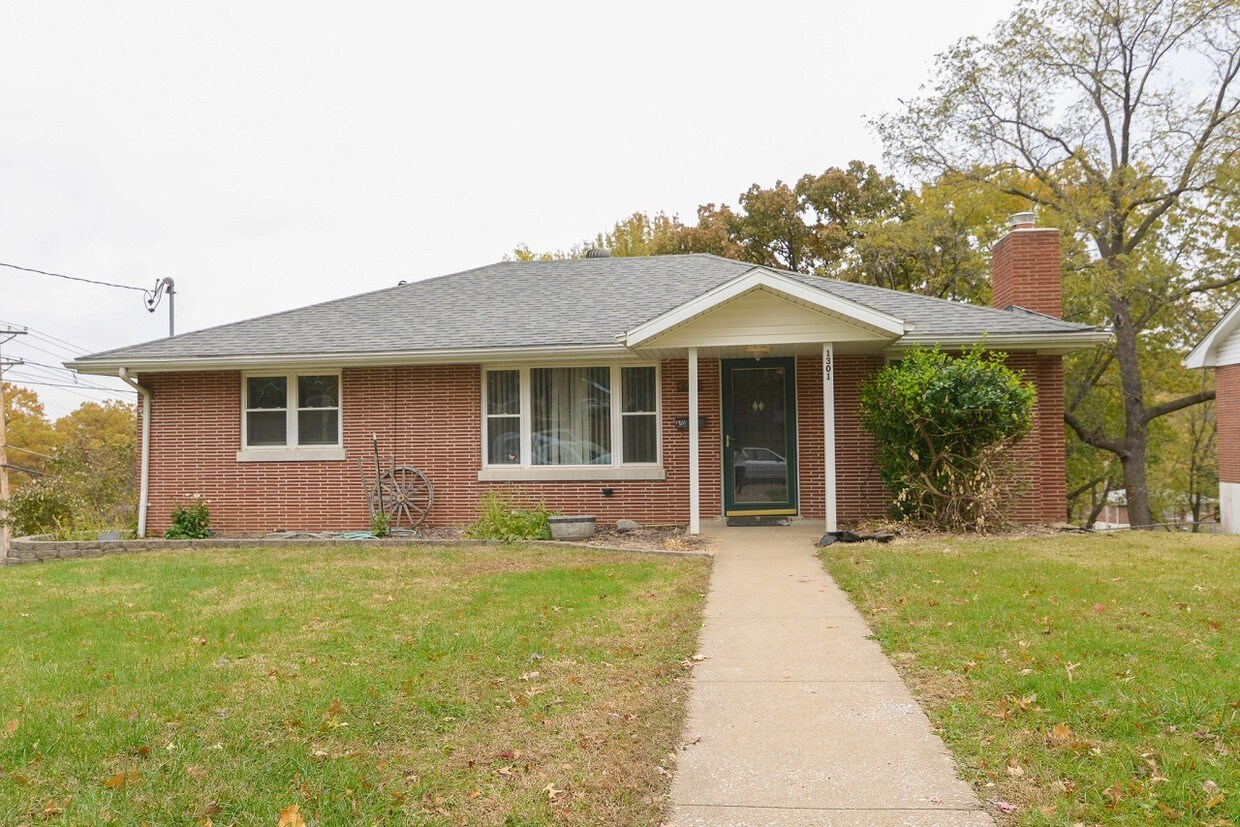Primary Photo - 1301 Major Dr