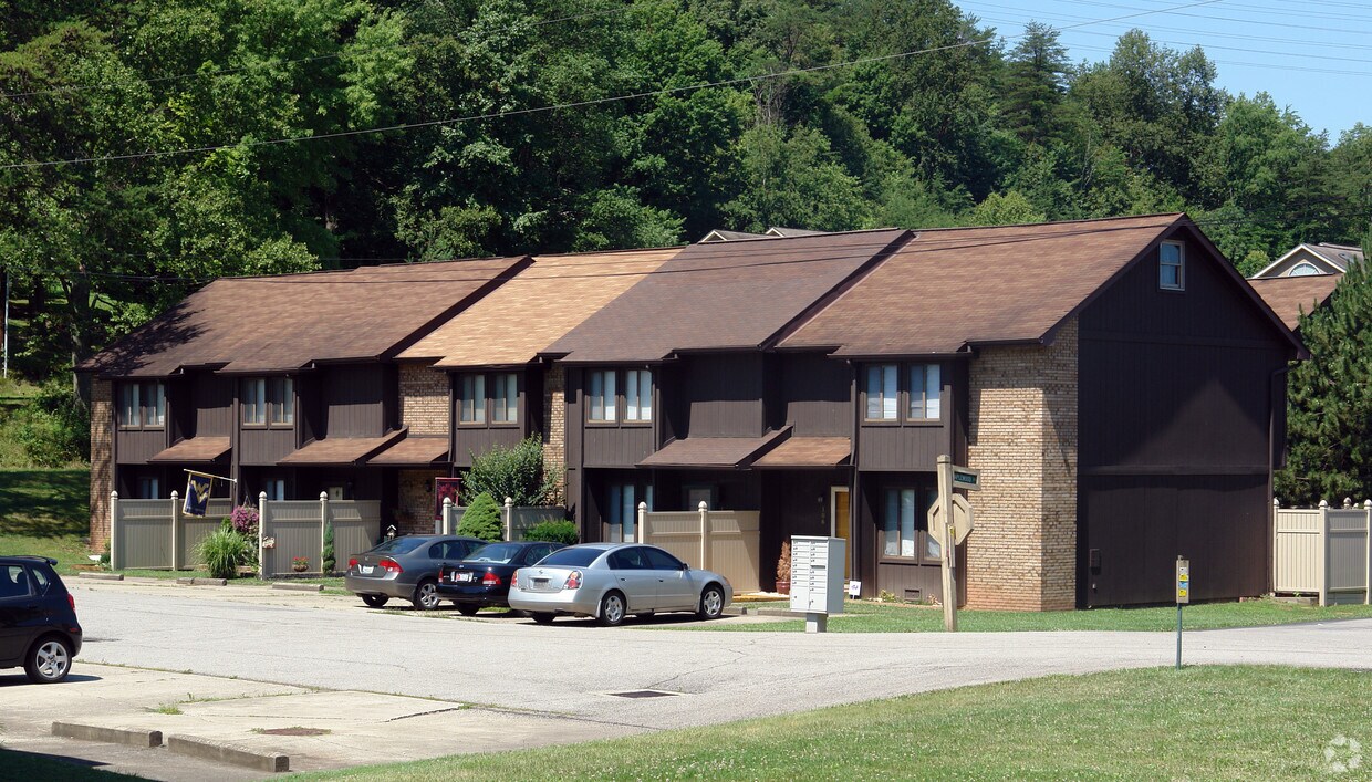 Primary Photo - 101-505 Maplewood Dr