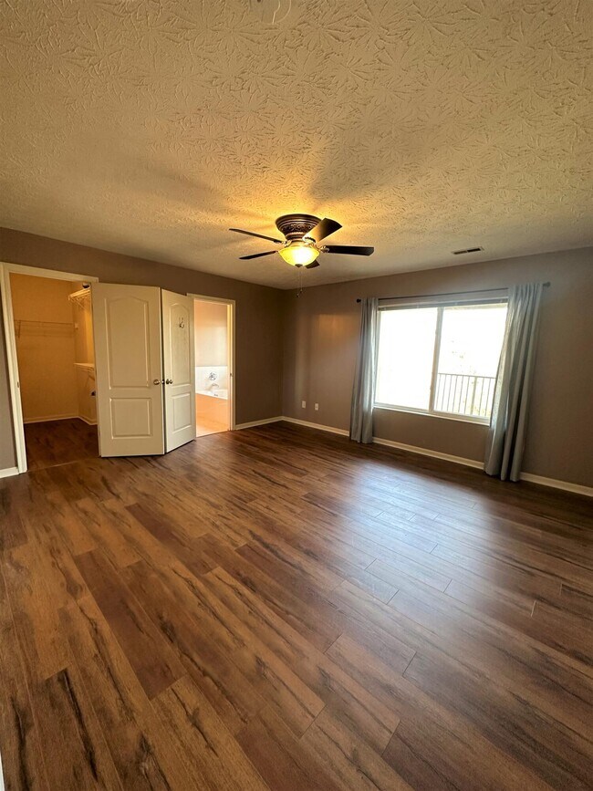 1620 Ashley Ct Unit 301, Florence, KY 41042 Condo for Rent in Florence, KY