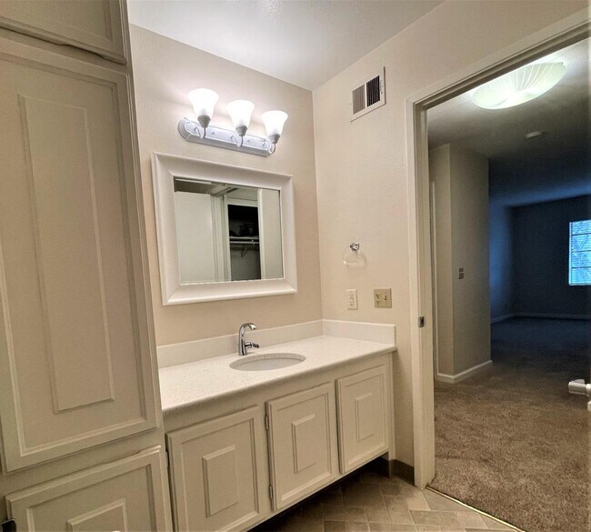 Building Photo - 5143 Cribari Pl