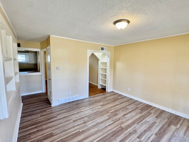 Building Photo - 5502 Santa Monica St