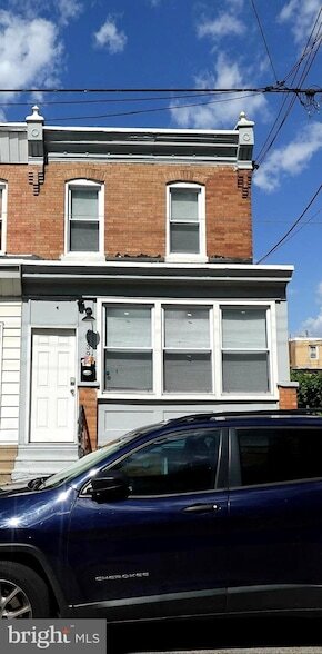 Building Photo - 6139 Larchwood Ave