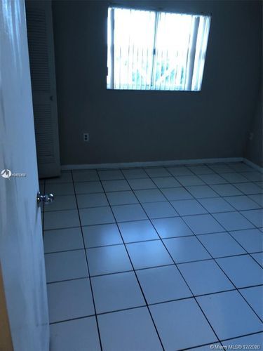 Foto del edificio - 3011 W 76th St