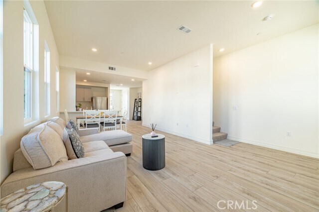 Building Photo - 160 N New Ave