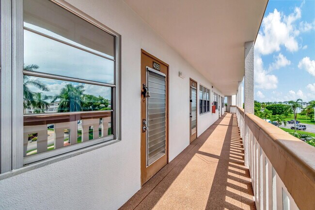 Foto del edificio - 4050 Cornwall C