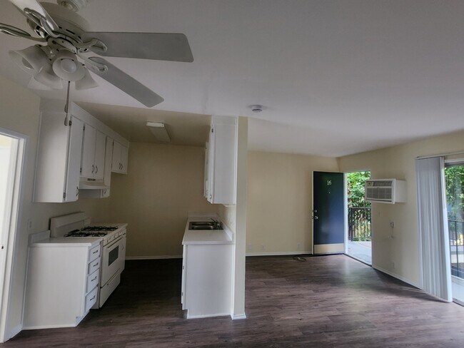 Foto del edificio - 12745 Vanowen St