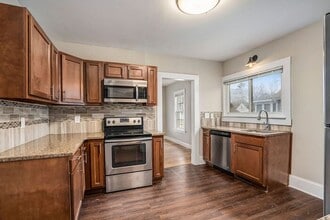 Building Photo - 608 Washburn Ave