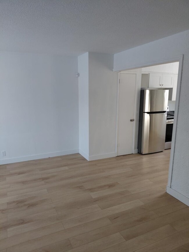 Building Photo - 3 bedroom in Regina SK S4R 4Y6