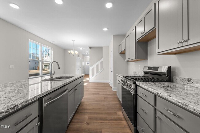 Foto del edificio - Deluxe 3 Bedroom End Unit Townhome - Avail...