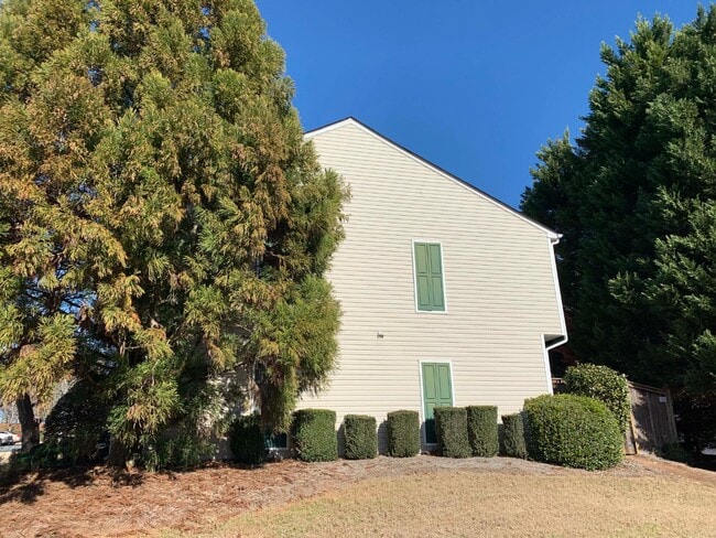 Building Photo - 27 Highoak Dr