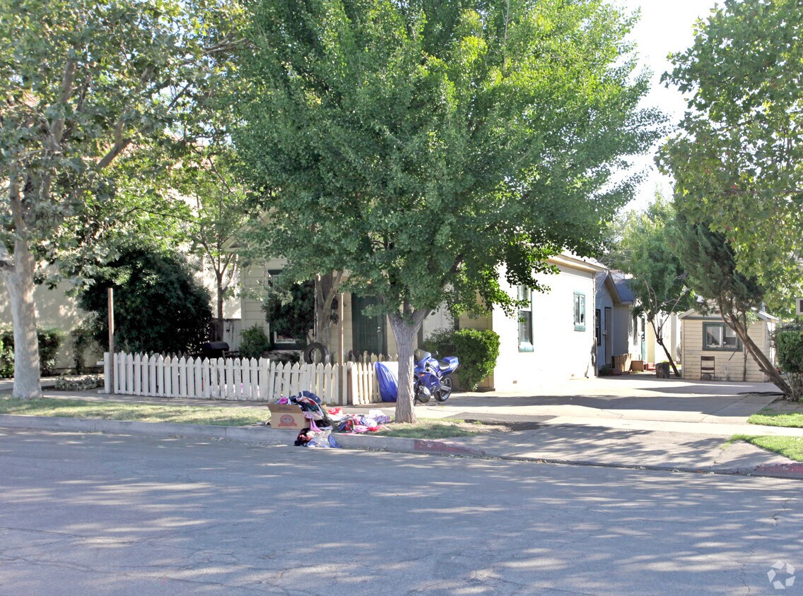 Primary Photo - 724 15th St