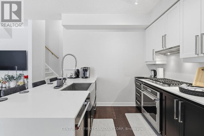 Photo du bâtiment - 4070 Parkside Village Dr