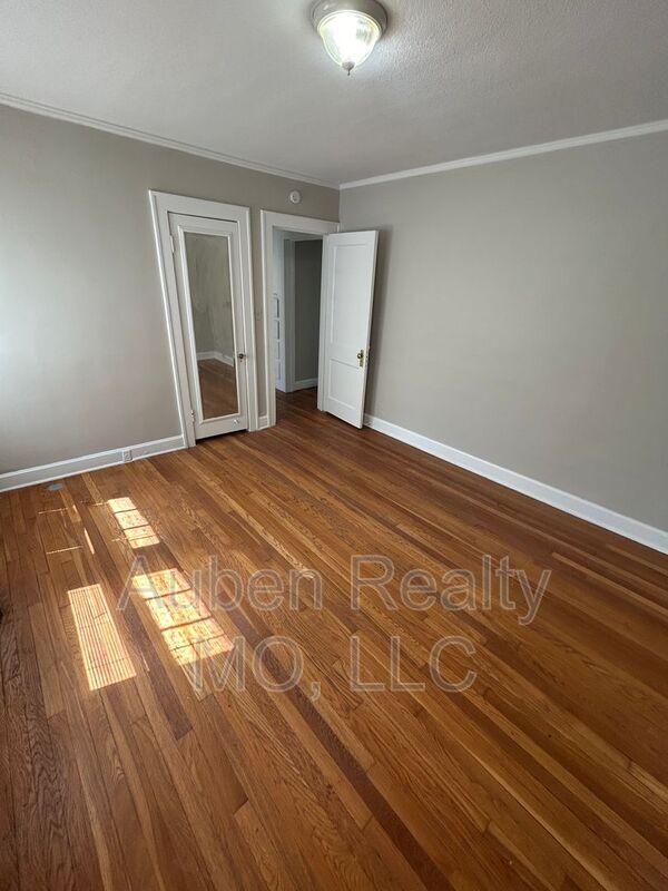 Building Photo - 5424 Harrison St