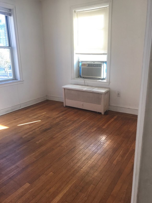 Foto principal - 59-11 Queens Blvd