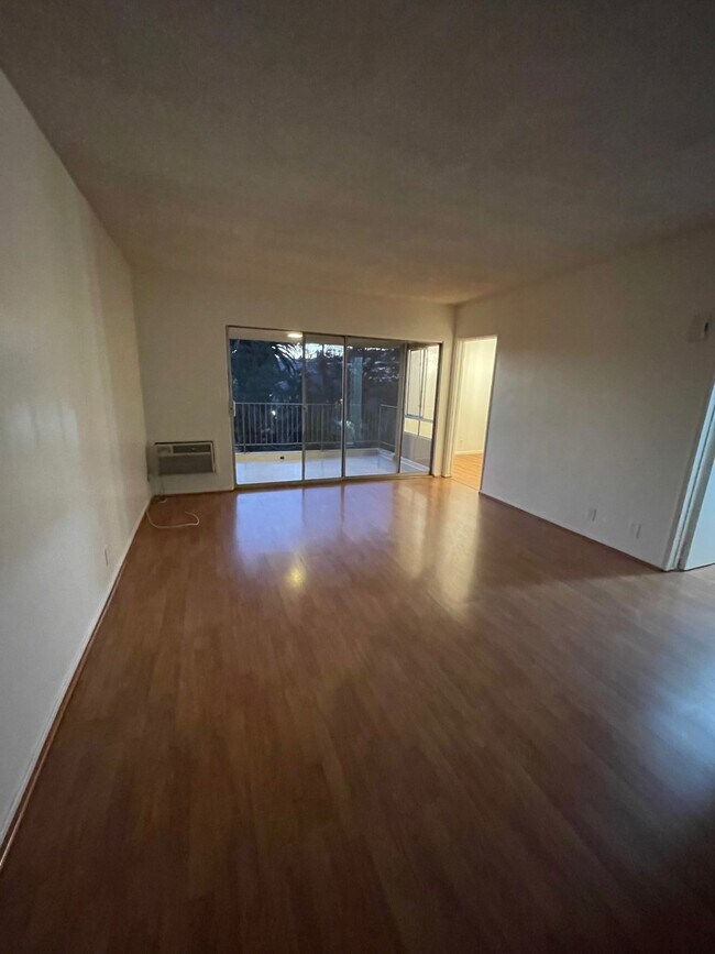 living room - 1820 N Normandie Ave
