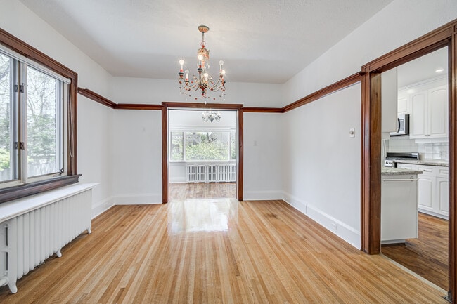 Building Photo - 105 Hillsdale Ave W