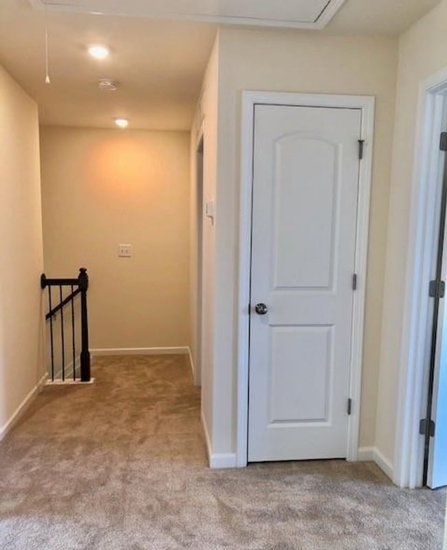 Building Photo - Beautiful Townhome in the steel creek area!