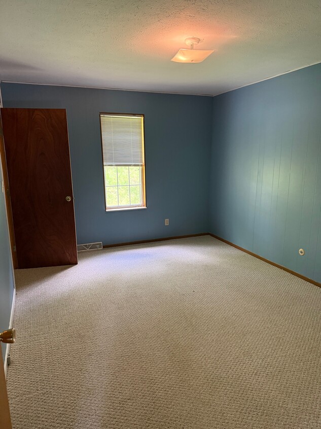 Small Bedroom off of hall - 201 N Lancaster St