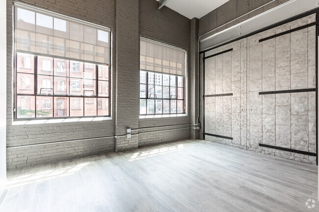 Building Photo - The Hartford Carriage House