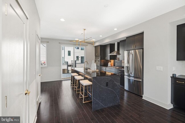 Building Photo - 670 N 13th St