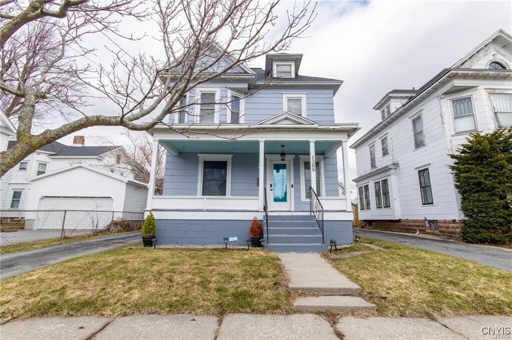 Primary Photo - 1209 Boyd St