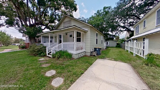 Foto del edificio - 1844 Thacker Ave