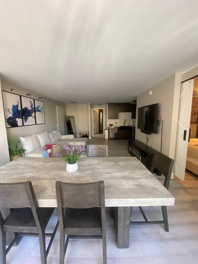 Building Photo - 545 N Dearborn St