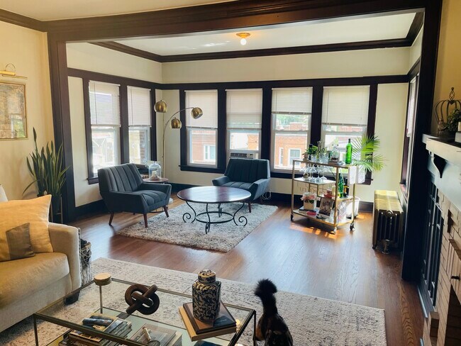 Photo - 2517 W Gunnison St Apartments