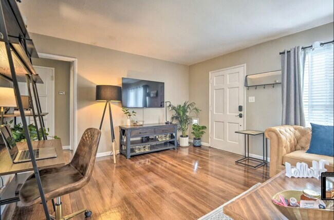 Foto del edificio - 502 N Rosemary Ln