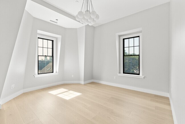 Building Photo - 34 Pinckney St