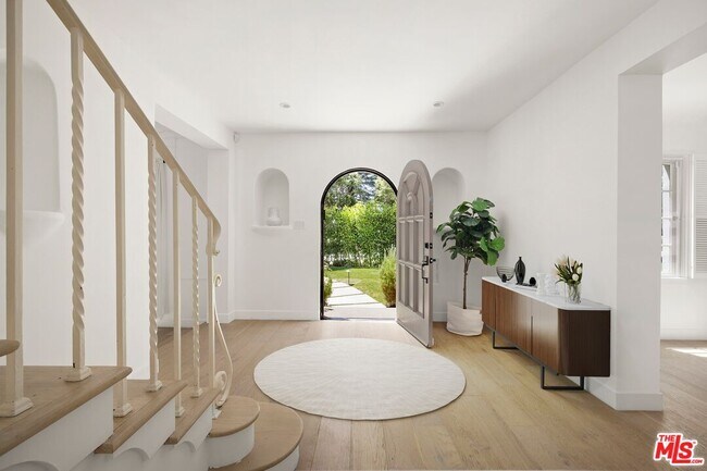 Foto del edificio - 712 N Rodeo Dr