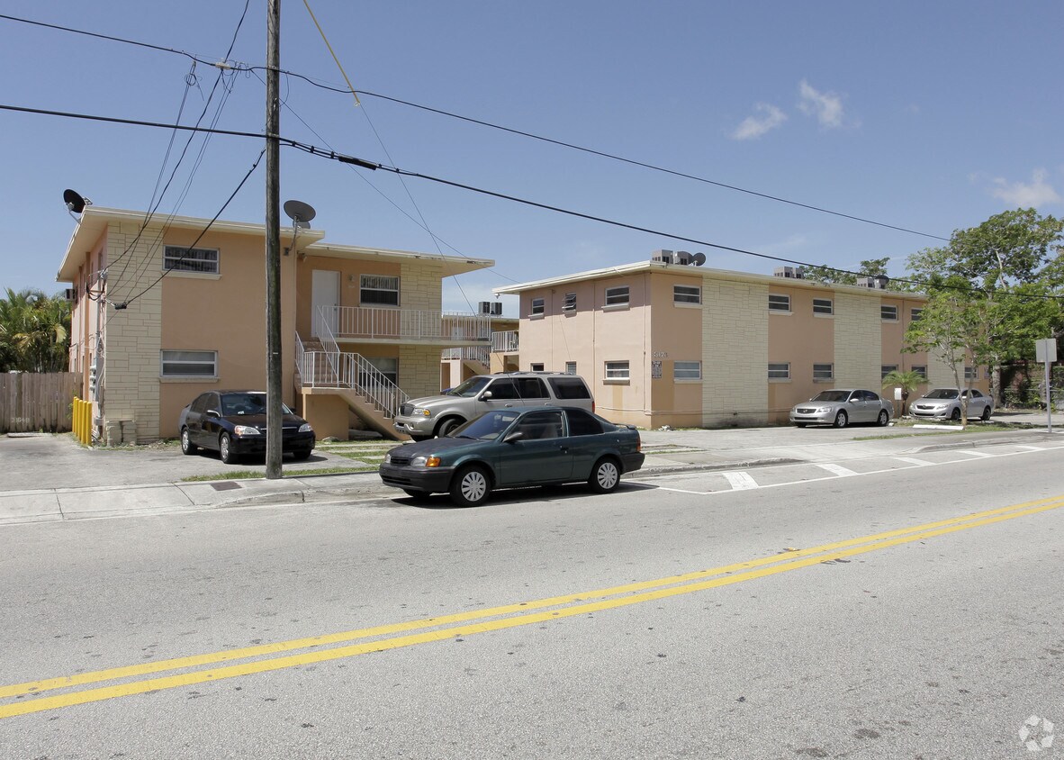Primary Photo - 3162-3170 SW 16th St