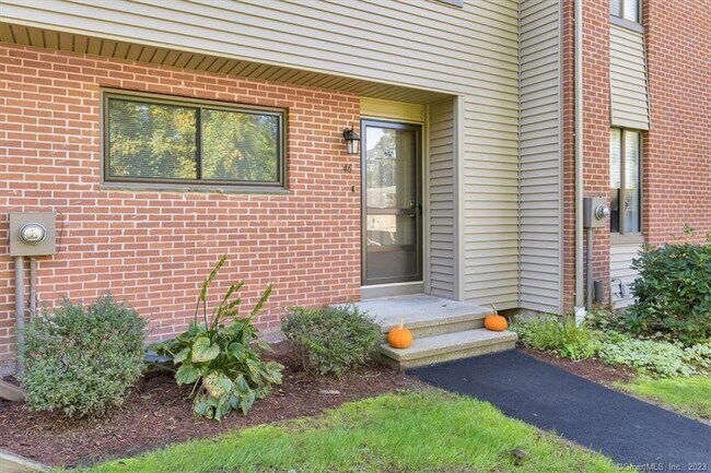 Foto del edificio - 46 Hitching Post Ln