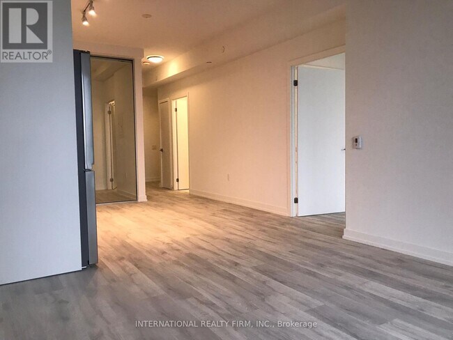 Building Photo - 7 Golden Lion Heights