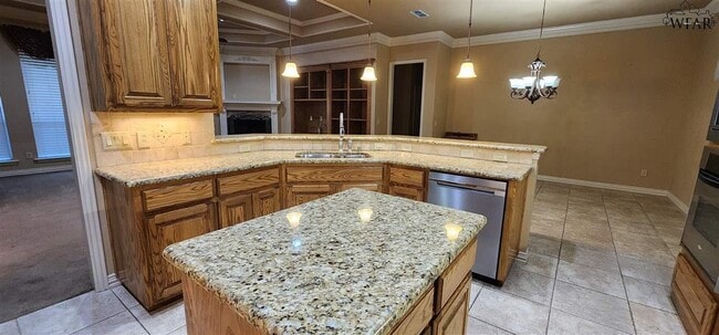 Building Photo - 1608 Tanglewood Dr