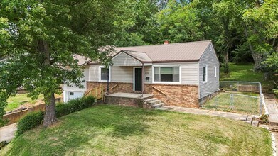 Building Photo - 2034 W Stone Dr