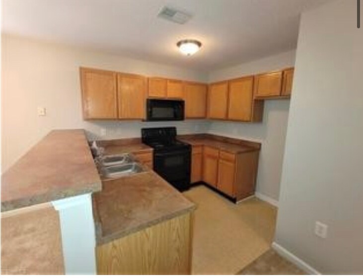 Kitchen with high bar area for additional entertainment space - 1885 Crest Hollow Dr