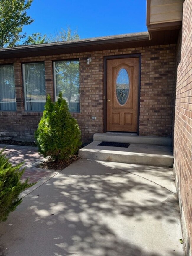 Building Photo - 3 Bedroom, 2.5 Bathroom Home