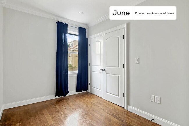 Foto del edificio - Room in Shared 4 bed/1.5 bath home