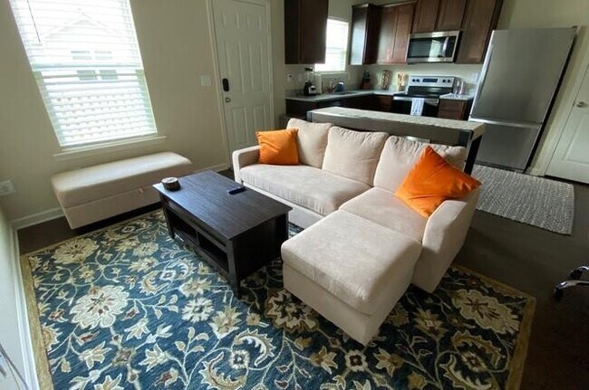 Foto del edificio - 513 Highwood Ln
