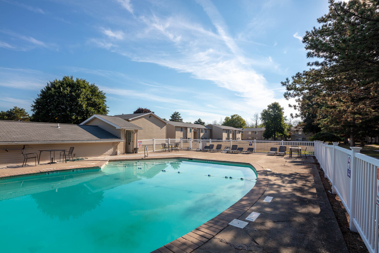 Piscina muy bien cuidada - Cedar Commons