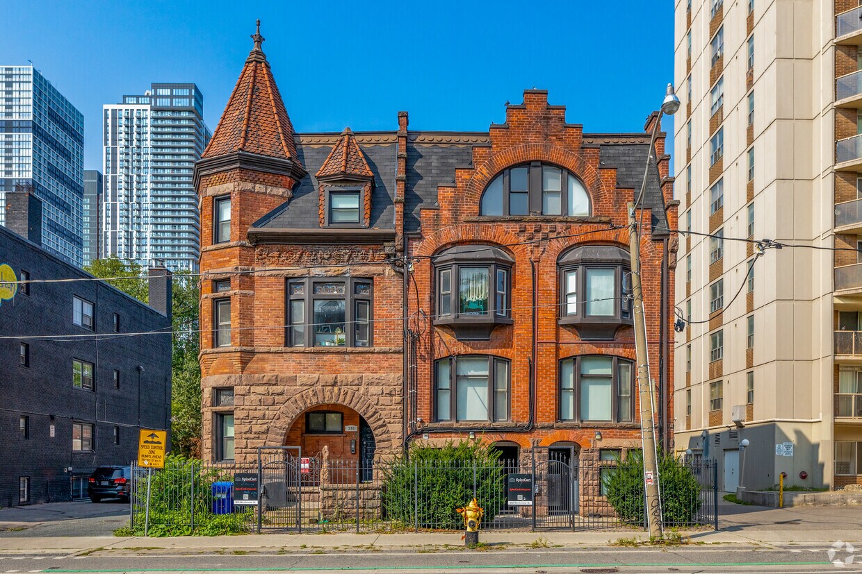 Photo du bâtiment - 203-262 Sherbourne St.