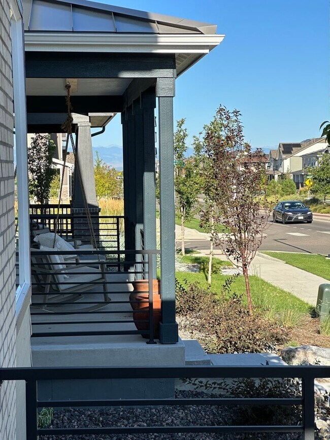 Building Photo - Beautiful Painted Prairie - 4 Bed room home - Available April!!