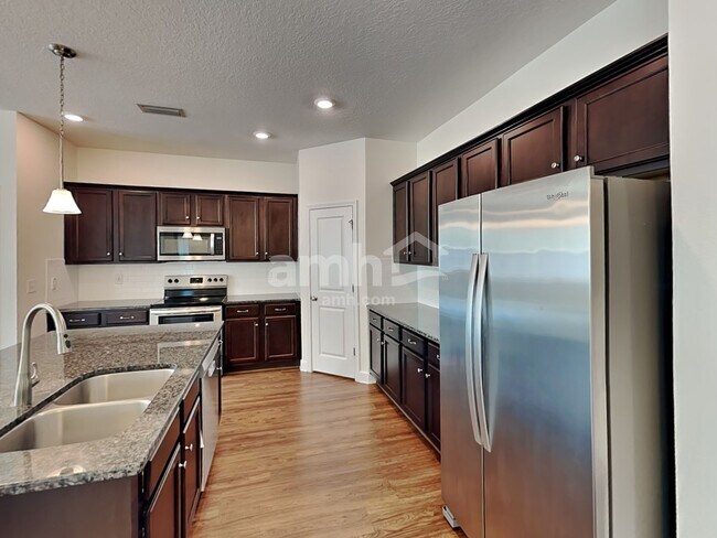 Foto del edificio - 511 Pine Terrace Dr