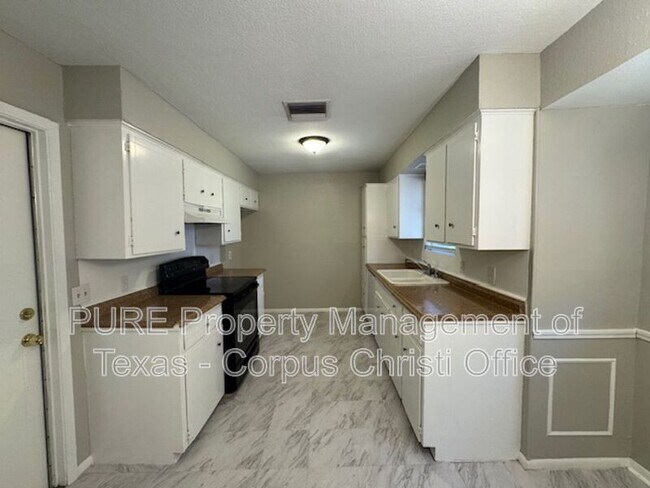 Building Photo - 4622 Newbury Ln