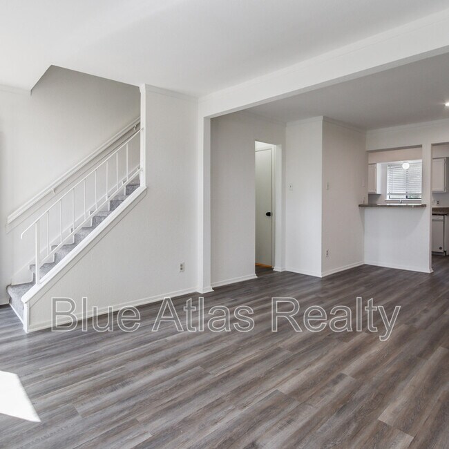 Building Photo - 2718 Wimbledon Ct